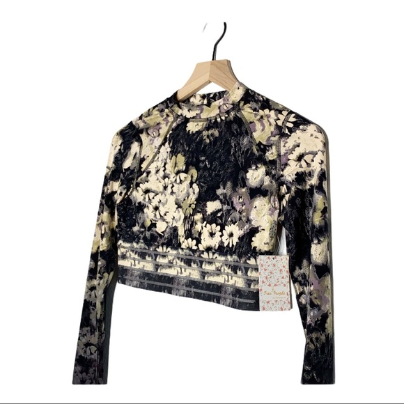 NEW! FREE PEOPLE MOVEMENT idris layer dark night print long sleeve crop top tee​ - Picture 6 of 16